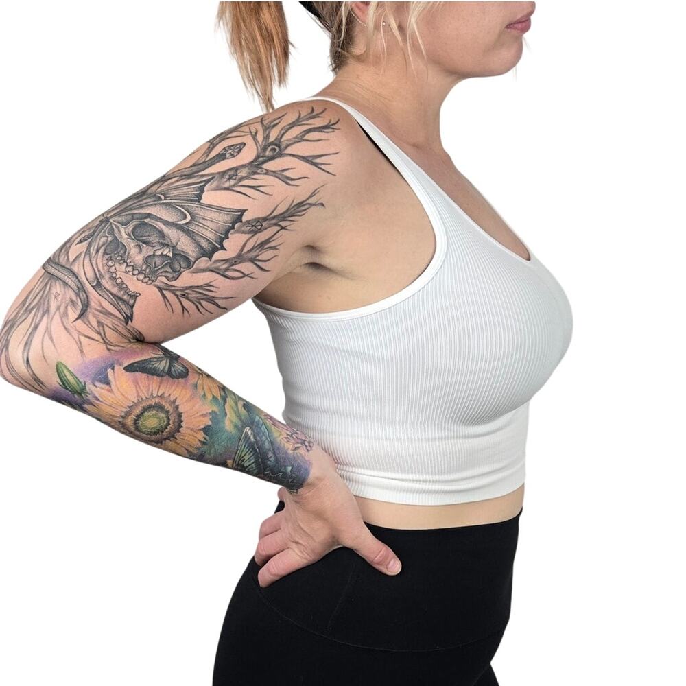 Large White Ribbed Sleeveless Seamless Inner/Yoga/Tank Crop Top [OQQ3-White] - Picture 3 of 5
